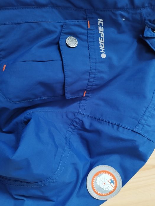 Markowa logowana kurtka wiatrówka 9-10 lat