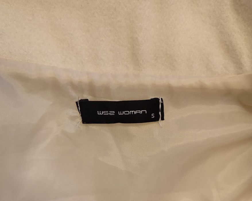 Casaco W52 Branco - S

- Tamanho (S)

Os portes são a cargo do comprad