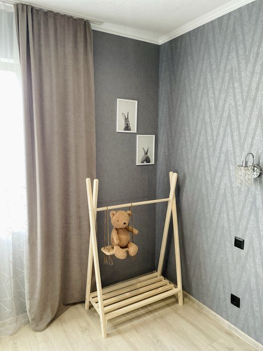 Стійка в дитячу кімнату для одягу та взуття