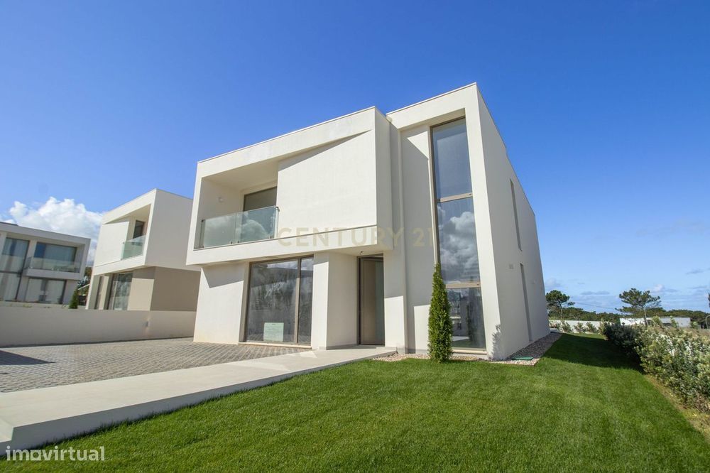 Moradia T4 em Fontanelas | Nova Construção com Piscina