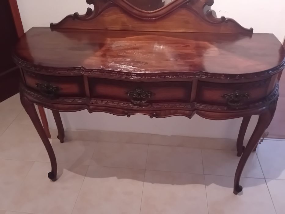 Toucador Antigo muito bem estimado