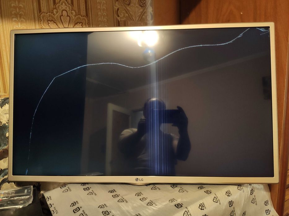 LG32lf5610 бита матрица на запчасти неудачно заменили подсветку