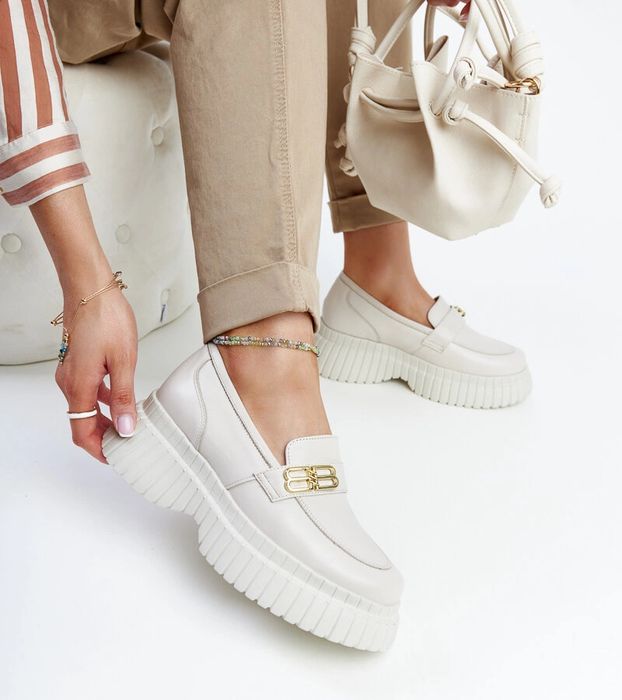 Jasnobeżowe skórzane półbuty Karino