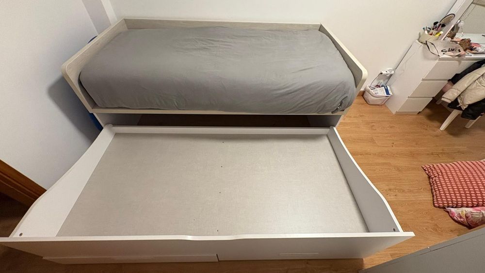 Cama com gavetão e 2 gavetas