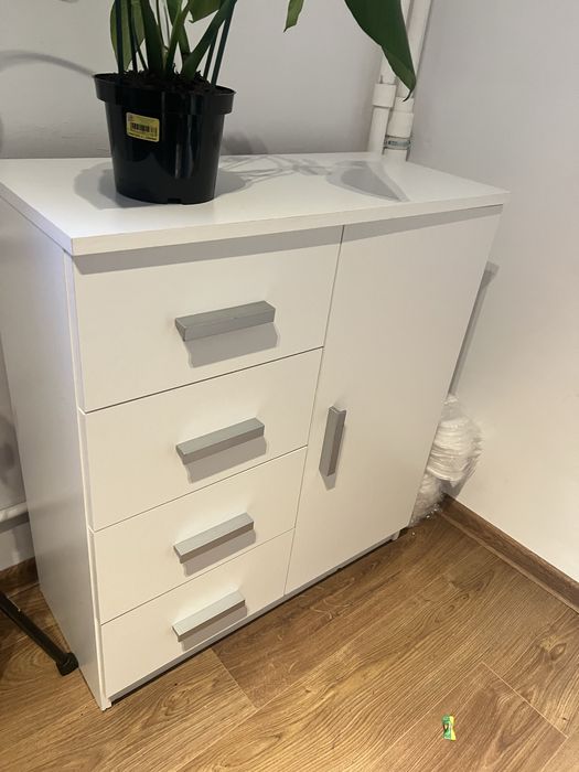Biala komoda Ikea