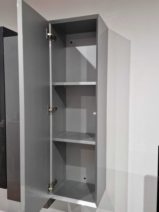 Mini bares suspensos com arrumação