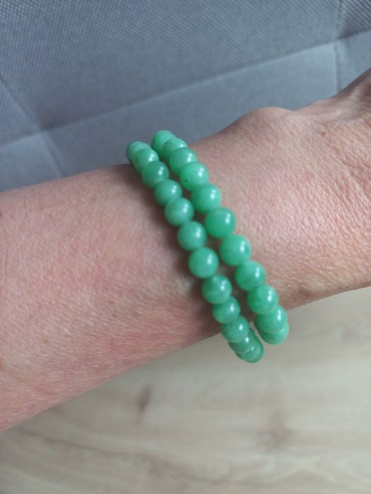 Bransoletki z naturalnych kamieni.