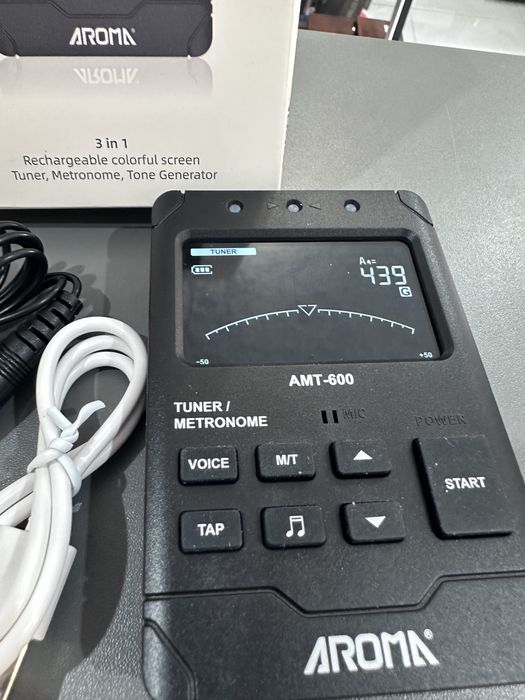 Tuner, metronom, generator tonow