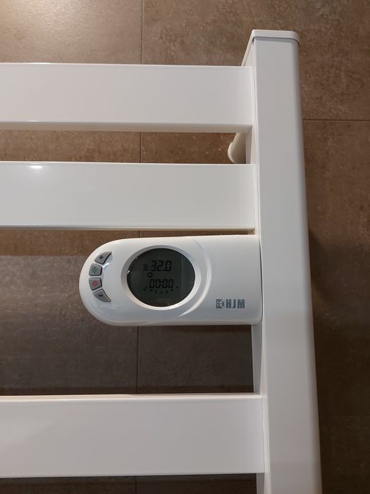 Toalheiro elétrico digital