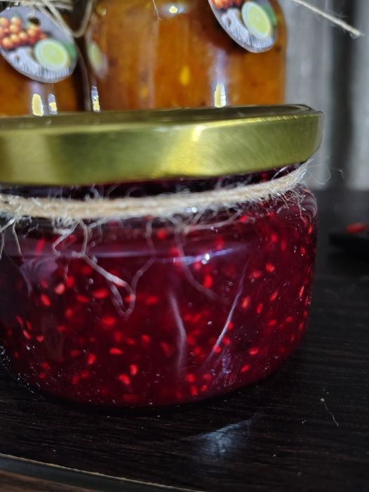 Обліпиха, брусниця, малина, смородина, калина. Домашній ягідний чай.