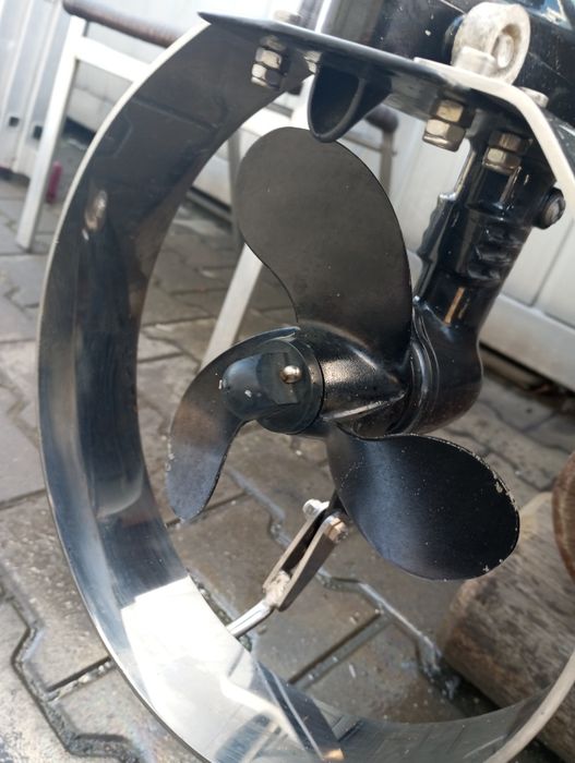 Silnik zaburtowy Suzuki 2.5KM 4suw osłona śruby