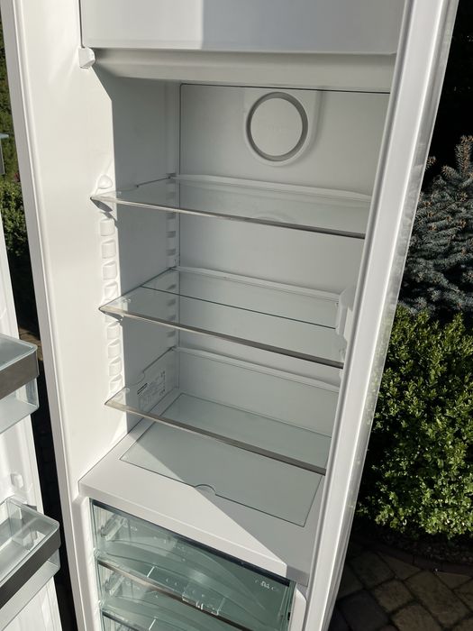 Холодильник Miele під забудову вмонтований холодильник з морозилкою