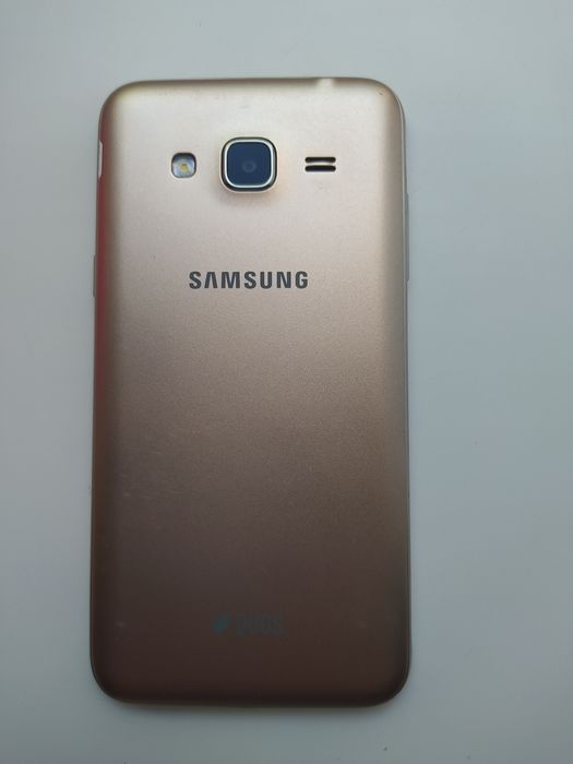 Телефон Samsung Galaxy j3
