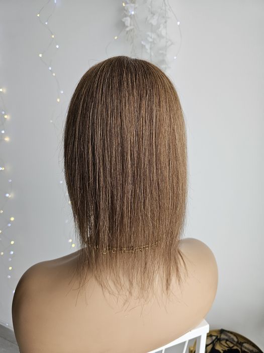 Topper Monika z włosów naturalnych braz 36 cm ludzki przedziałek