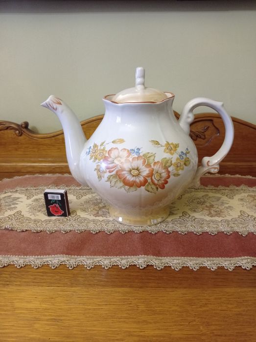 Продам чайник фарфор
