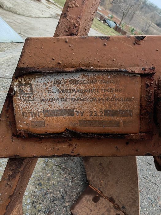 Плуг на трактор Т -25 , кітайські трактори