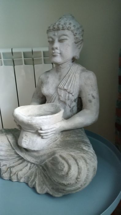 Buda grande decorativo