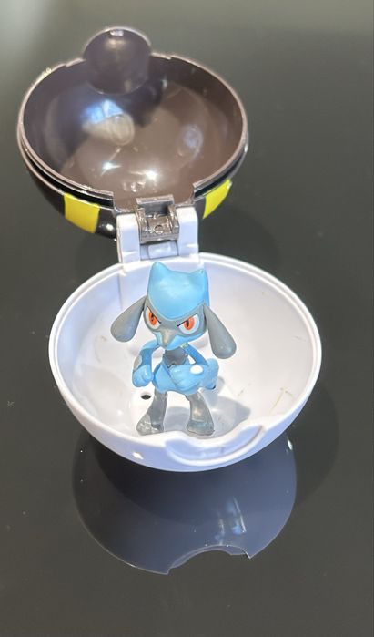Pokebola com encaixe num cinto