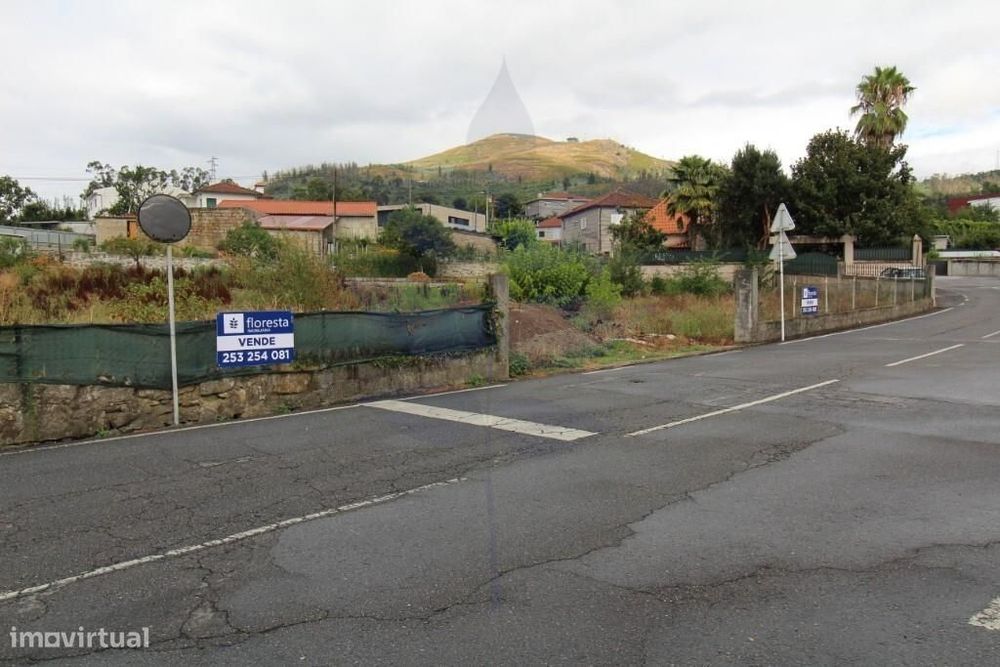 Terreno rústico com viabilidade de construção - 813m2, Guimarães