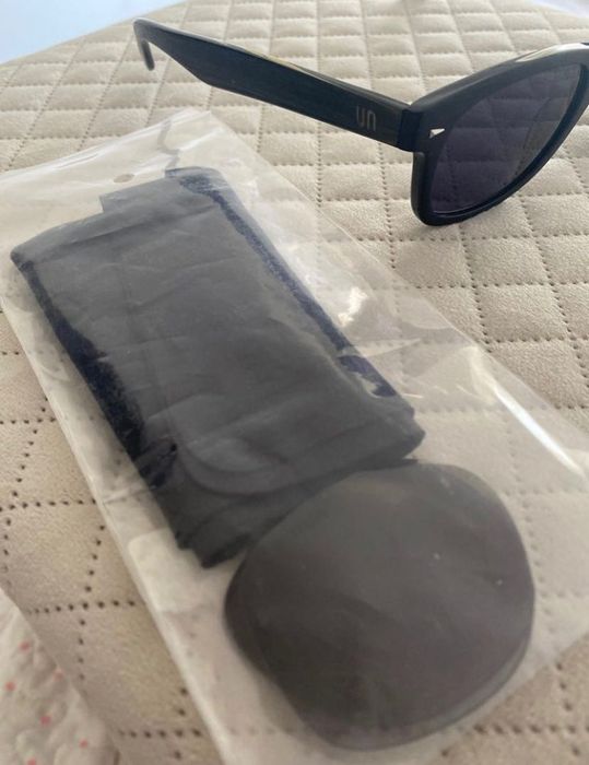 Óculos de sol da marca Unofficial