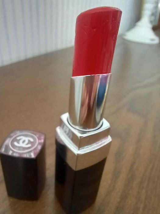 Помада Chanel Rouge Coco Bloom