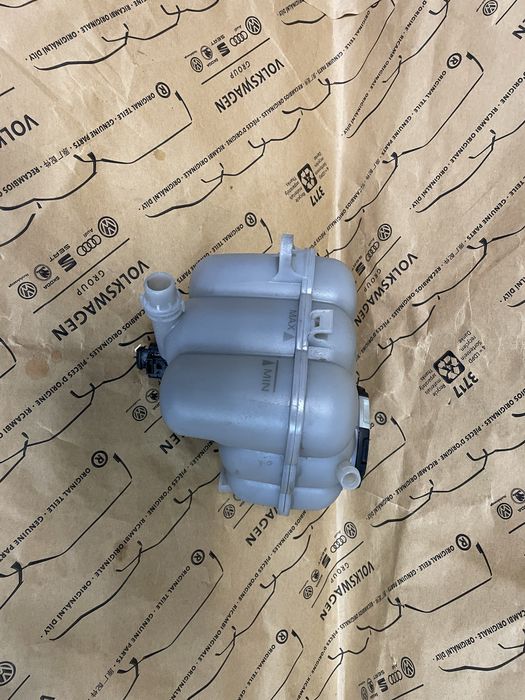 Розширювальний бачок антифризу Audi Q7 Q8 3.0TDI Бачок тосолу