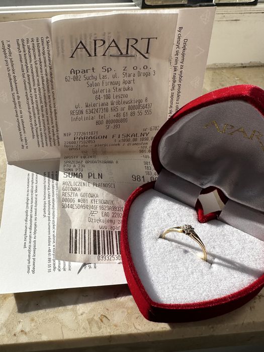 Zloty pierscionek z diamentami Apart