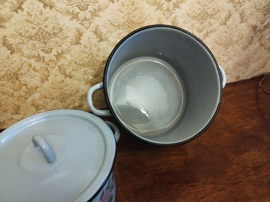 Кастрюли эмалированные 4 и 3л.