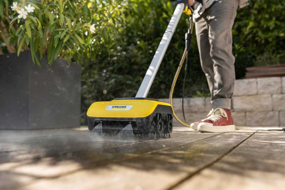 Wynajem Karcher Szorowarka PCL -4 ; PCL -6 do czyszczenia deski tarasowej, kompozytu