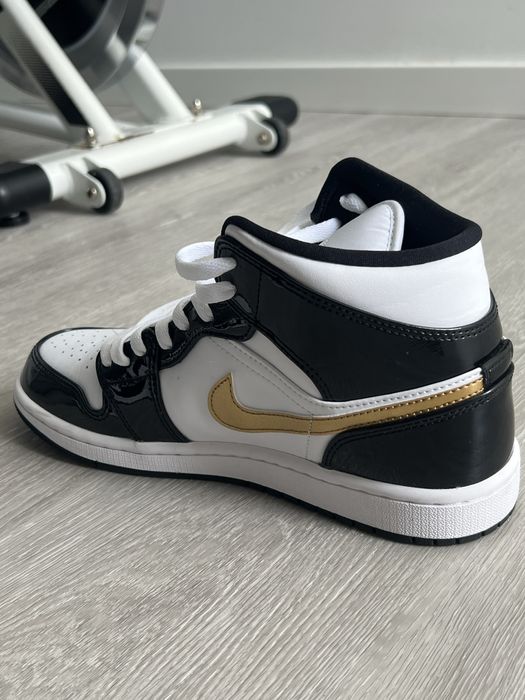 Nike Air Jordan 1 Mid SE