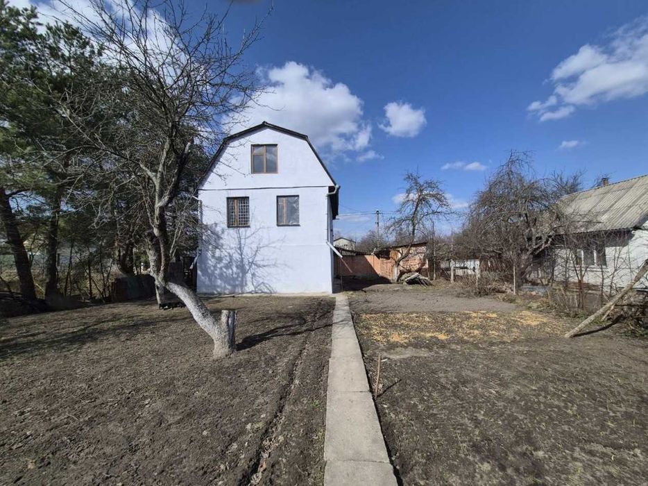 Продаж двоповерхової дачі 110м². 3 кімнати. Газ.Мансарда.Гараж. ID:742