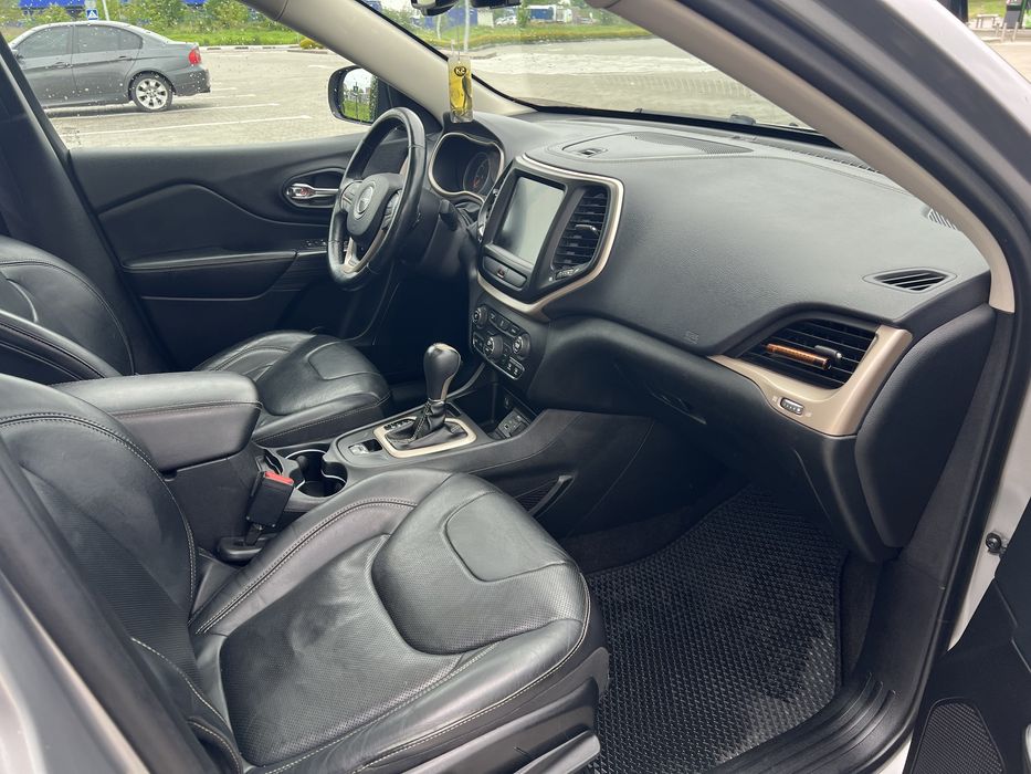 Джип Чероки 2015, 2.4 газ бензин