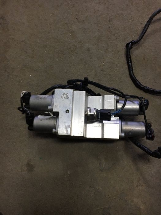 BMW X-5,E70,F15,X-6,E71,F16 Клапаний Блок