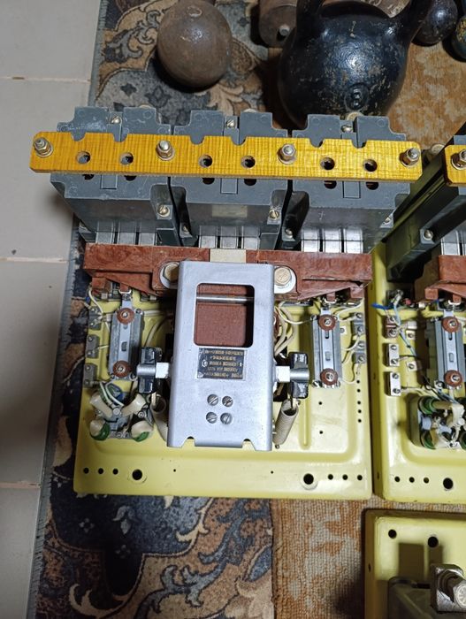 Контактор КМ 2336 600А 380в три штуки.