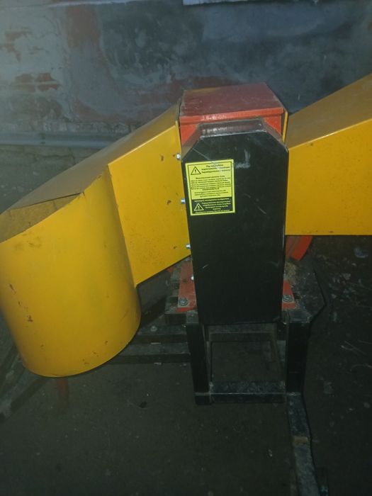 Продаю подрібнювач гілок до мотоблока