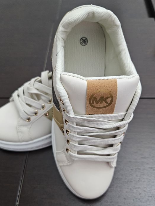 Ténis Novos Tamanho 39