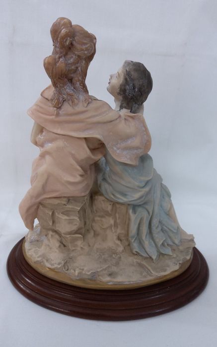 ESTATUETA CAPODIMONTI , em porcelana dos anos 60