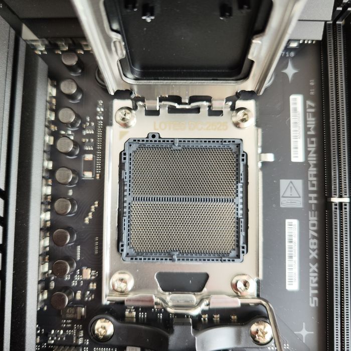 Asus X870E-H gaming WI-FI 7, Ryzen 7800x3D