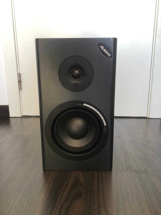 Monitores de estúdio Alesis Monitor One Mk2 + Amplificador t.amp MK II