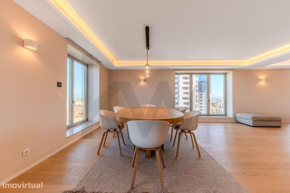 T3 de 211 m2 com 3 suítes e vista panorâmica sobre Lisboa | Amoreiras