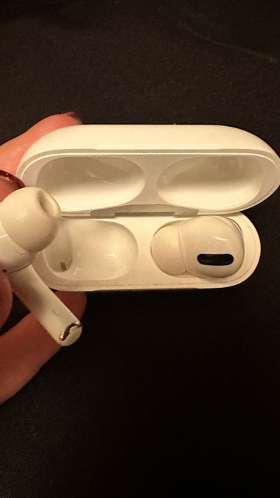 Навушники Apple AirPods Pro за символічну ціну