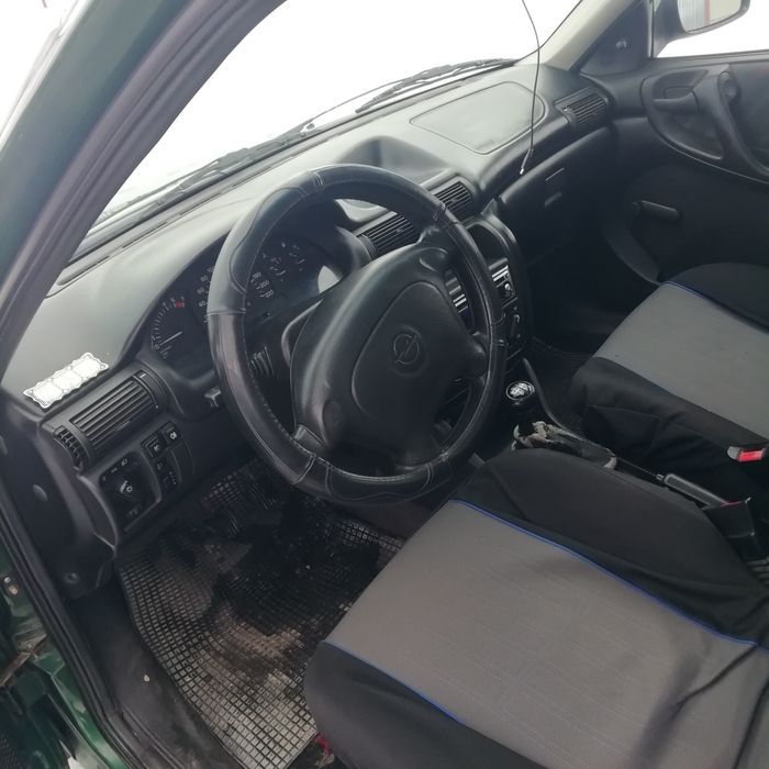 Продам опель астру 1997 р. В 1.8бензин на ходу зимова гума