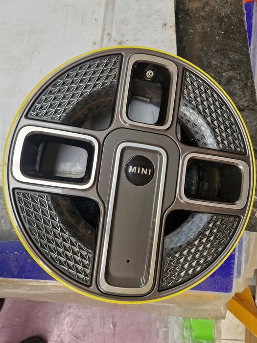 Oryginalne Felgi bez opon Mini Cooper Elektryk 17 cali Stan jak Nowe