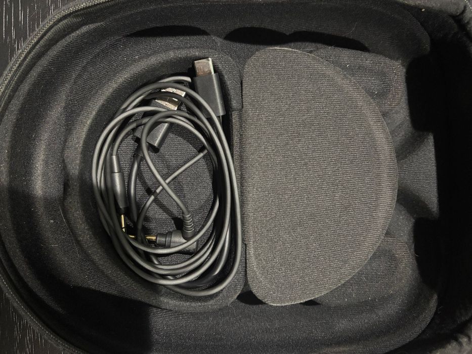 Sony WH-100XM5 headphones