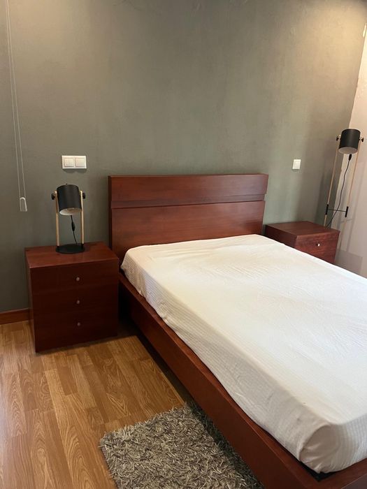 Mobília de quarto em madeira