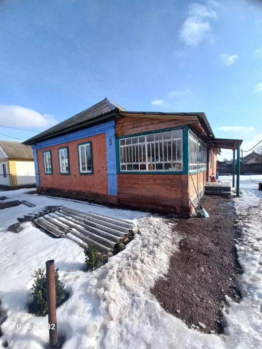 Продається охайний дім в районі пед.коледжу.