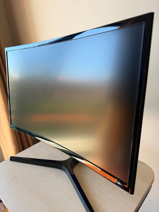 Samsung Odyssey G3 – 24" Curved Gaming Monitor (144Hz, AMD FreeSync)