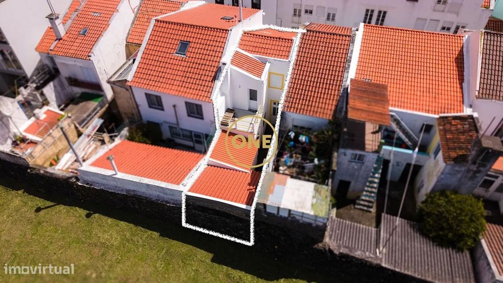Moradia no centro de Ponta Delgada totalmente renovada