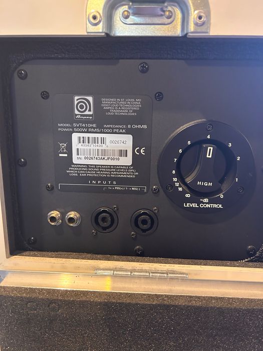 Ampeg SVT410 Kolumna basowa 500W + Case