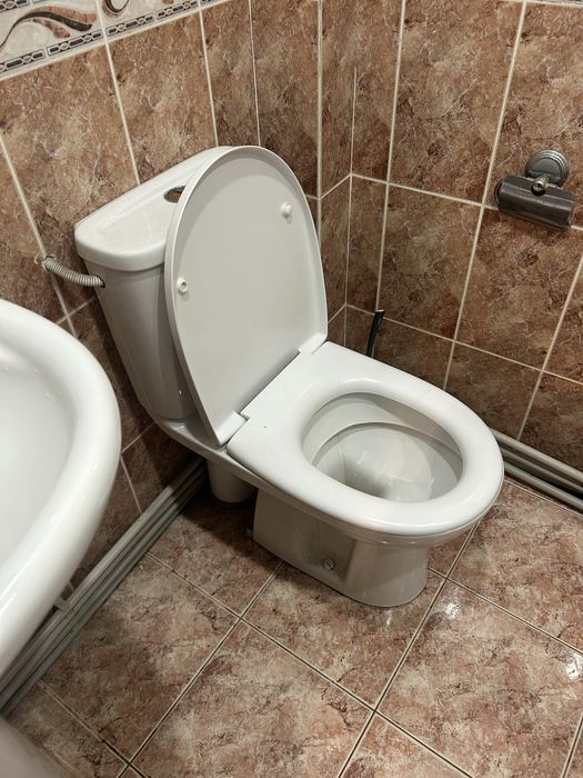 Продам унітаз з бачком
